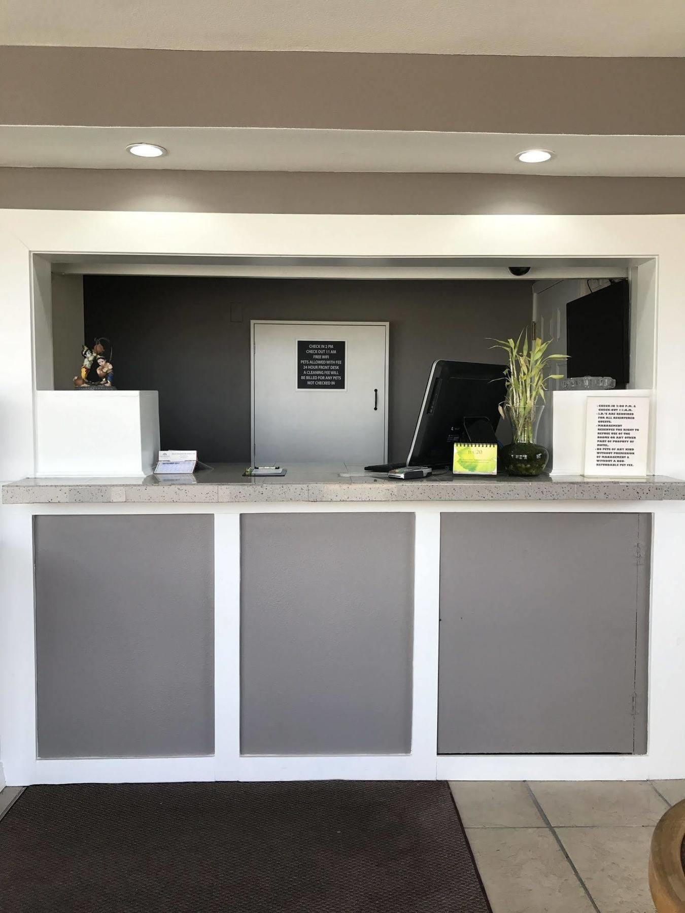 Hutchinson Inn מראה חיצוני תמונה