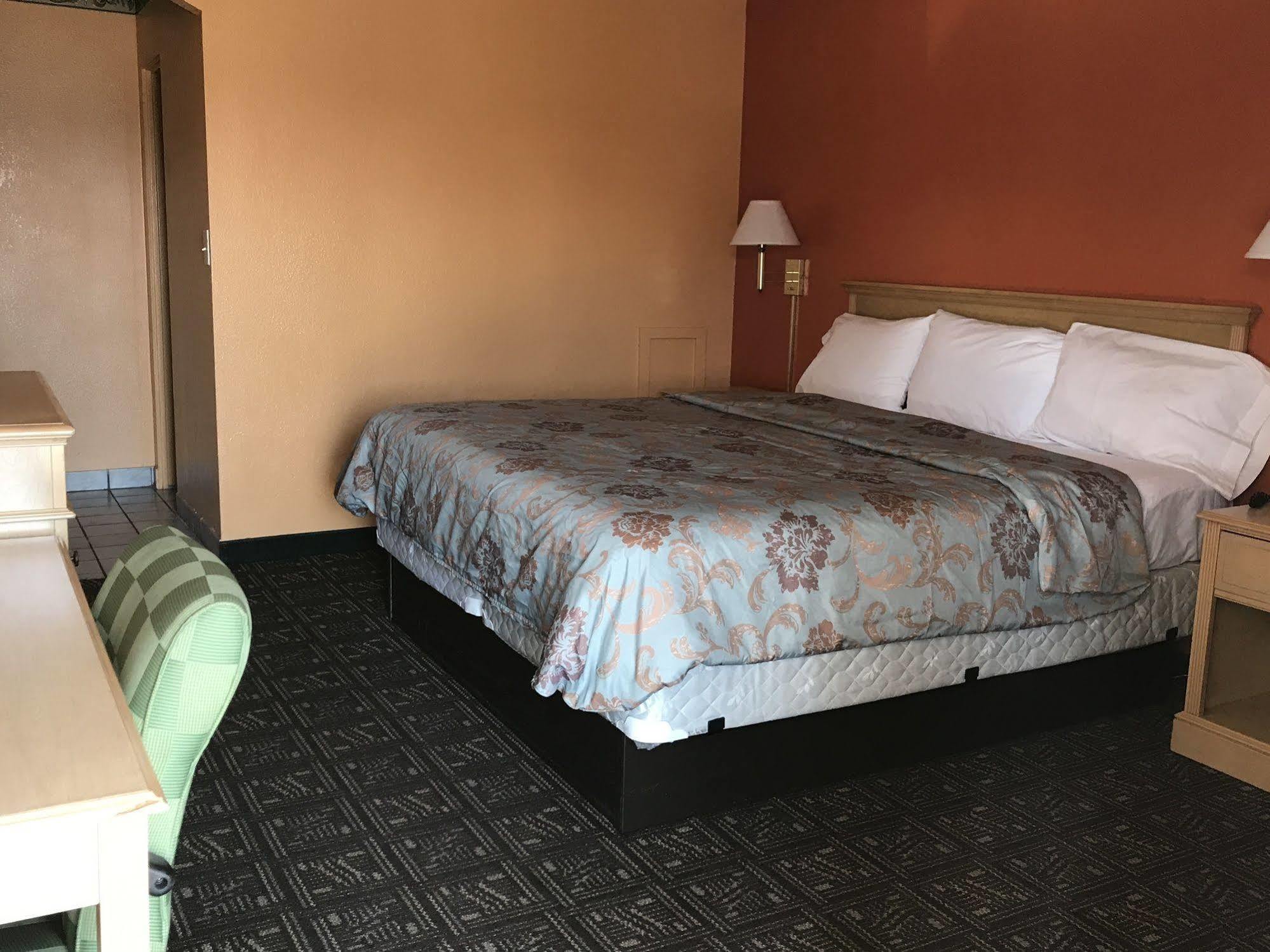 Hutchinson Inn מראה חיצוני תמונה