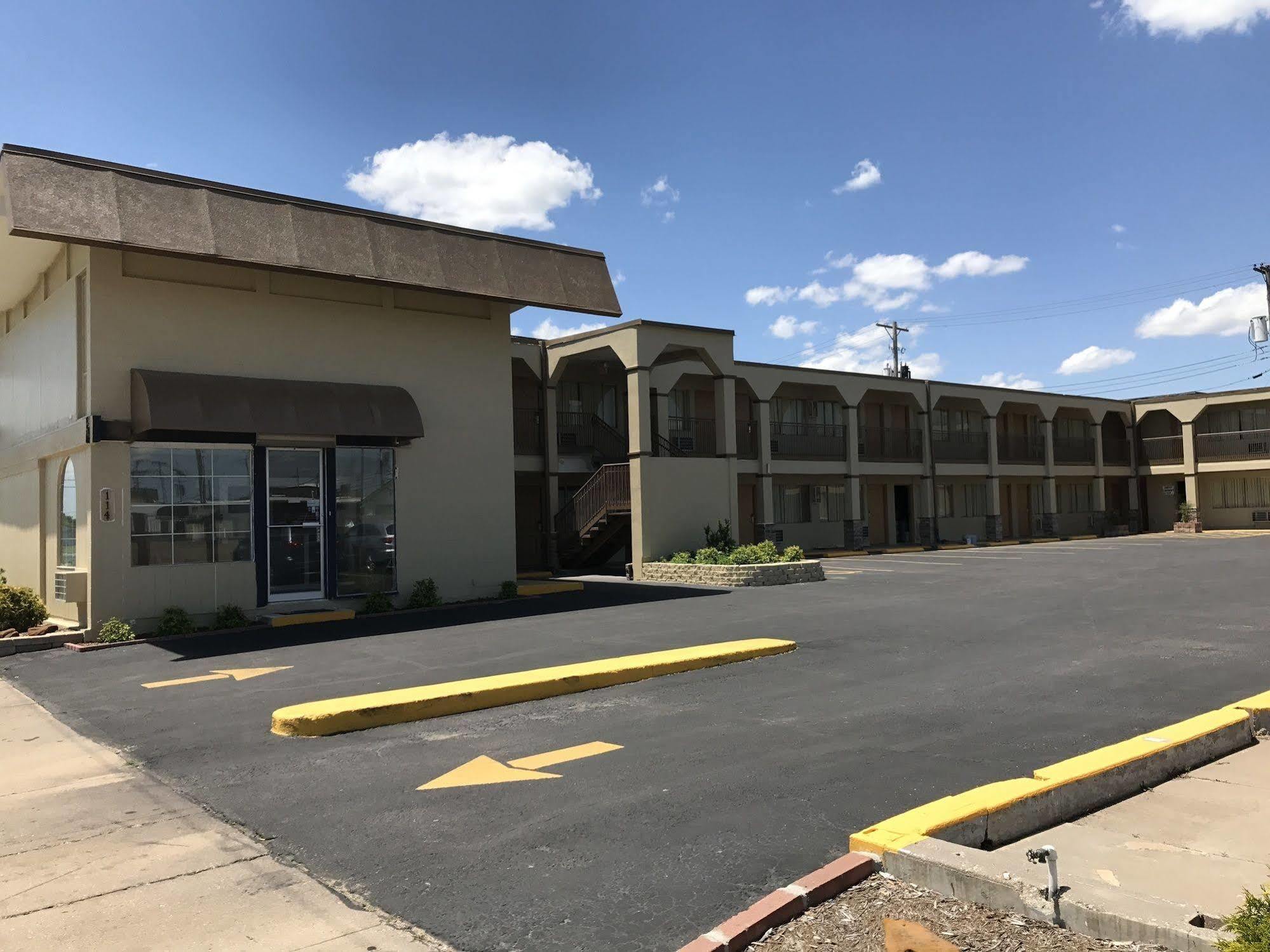 Hutchinson Inn מראה חיצוני תמונה