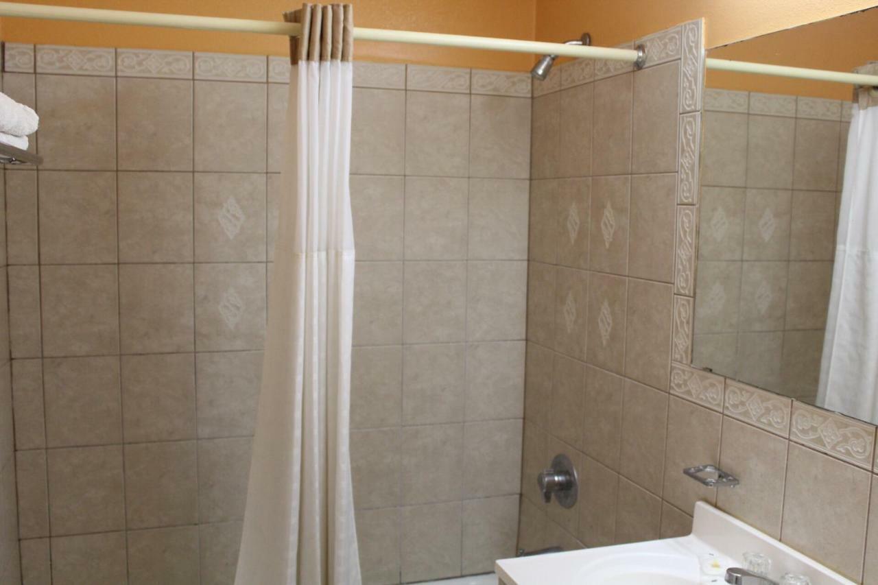 Hutchinson Inn מראה חיצוני תמונה