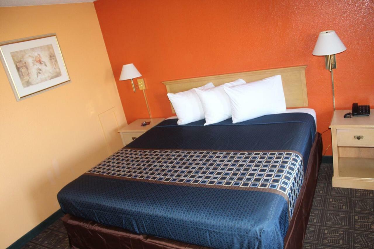 Hutchinson Inn מראה חיצוני תמונה