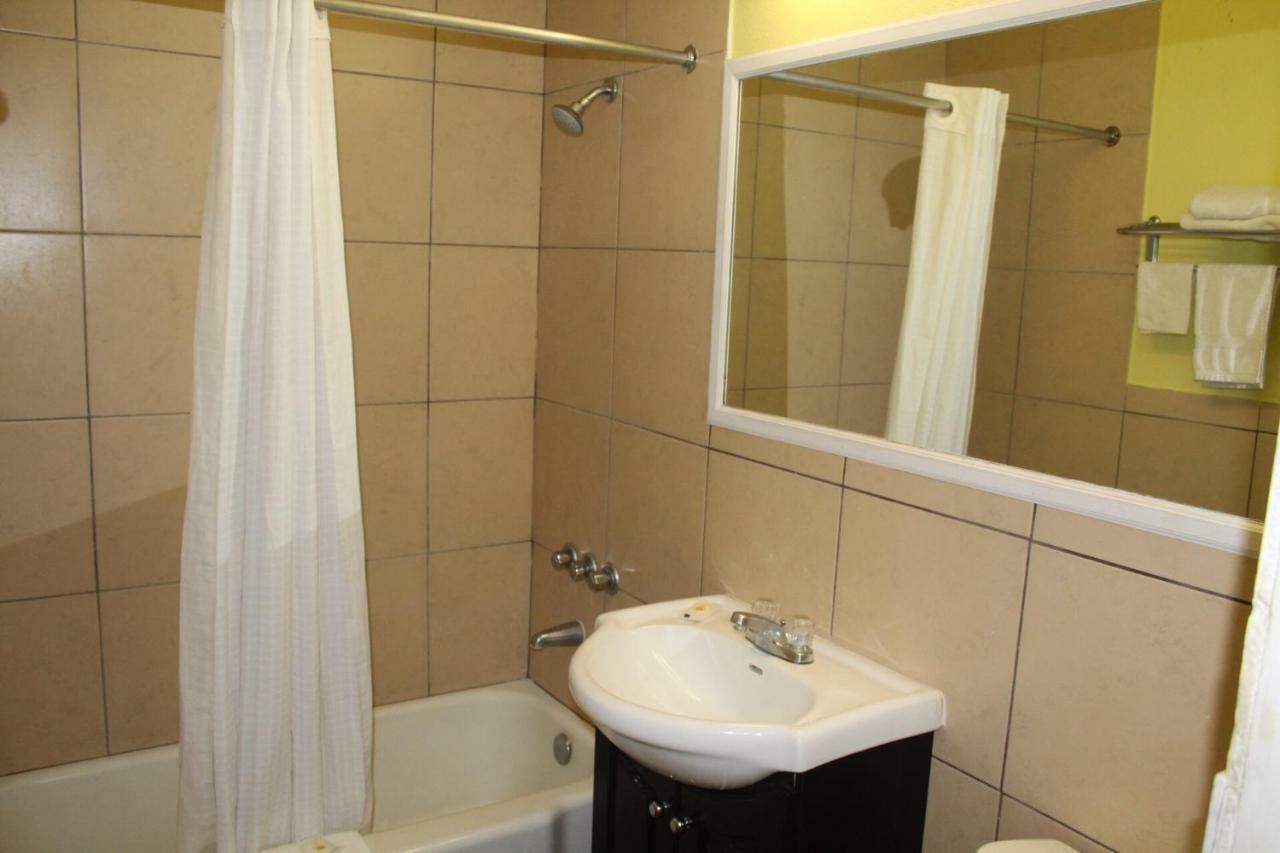 Hutchinson Inn מראה חיצוני תמונה