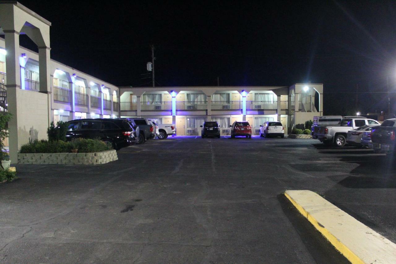 Hutchinson Inn מראה חיצוני תמונה
